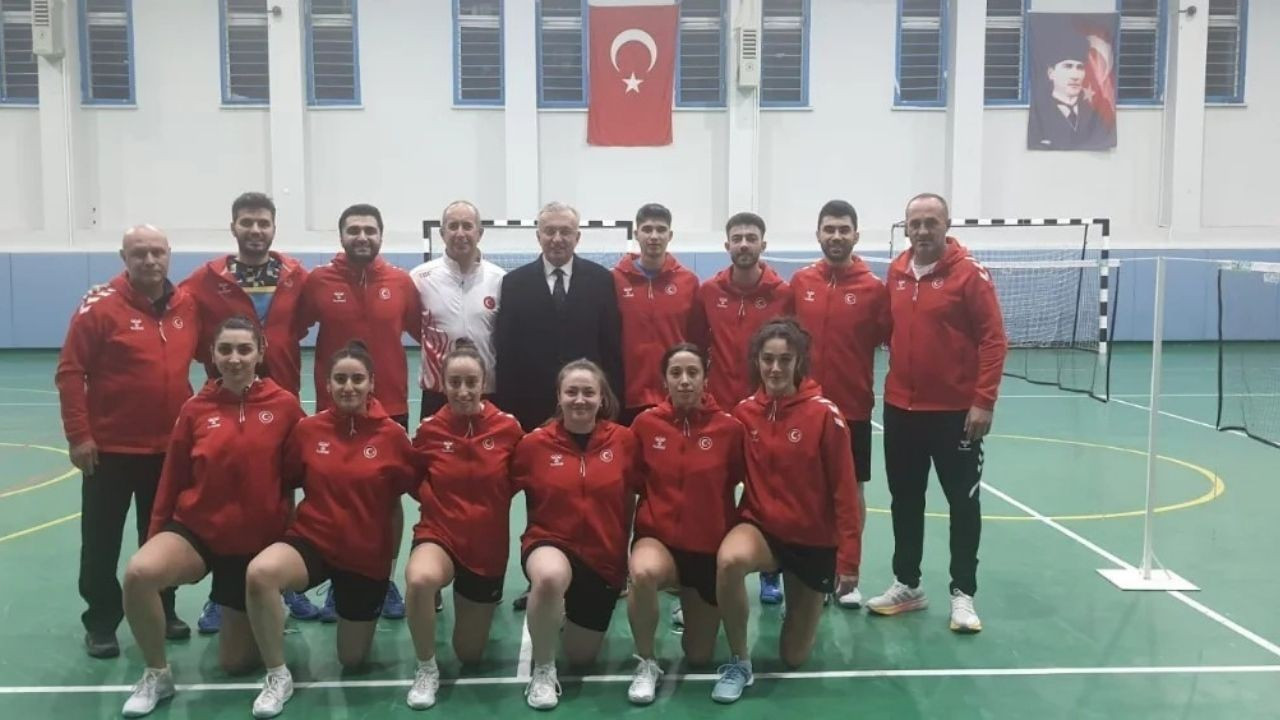 Türkiye Badminton Milli Takımı Avrupa Şampiyonası hazırlıklarını EBYÜ’de sürdürüyor