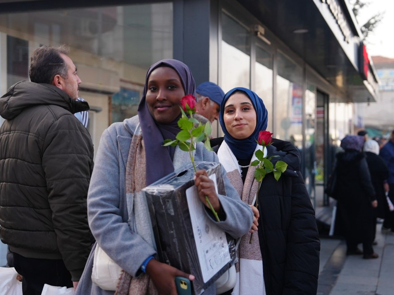 Yolcular şoförlere kırmızı beyaz gül verdiler - Sayfa 5