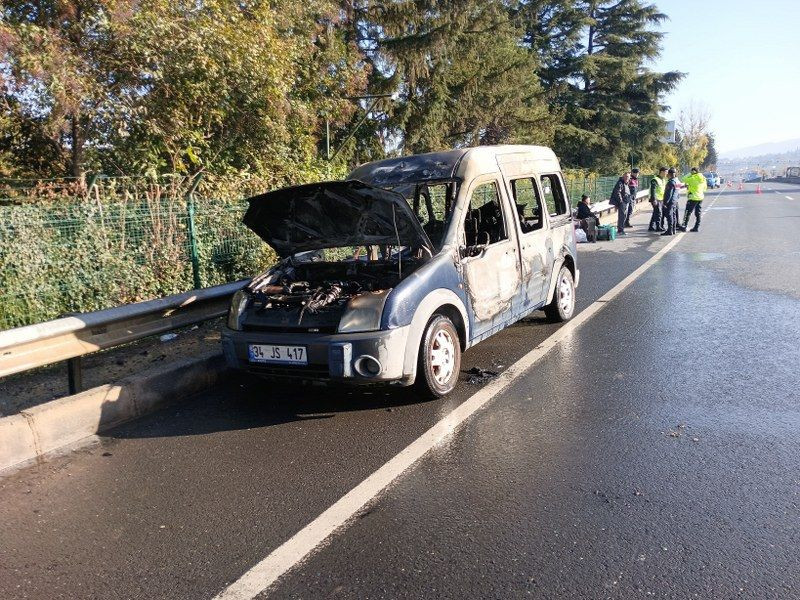 D130 Karayolunda otomobil motorunda çıkan yangın aracı hurdaya çevirdi - Sayfa 4