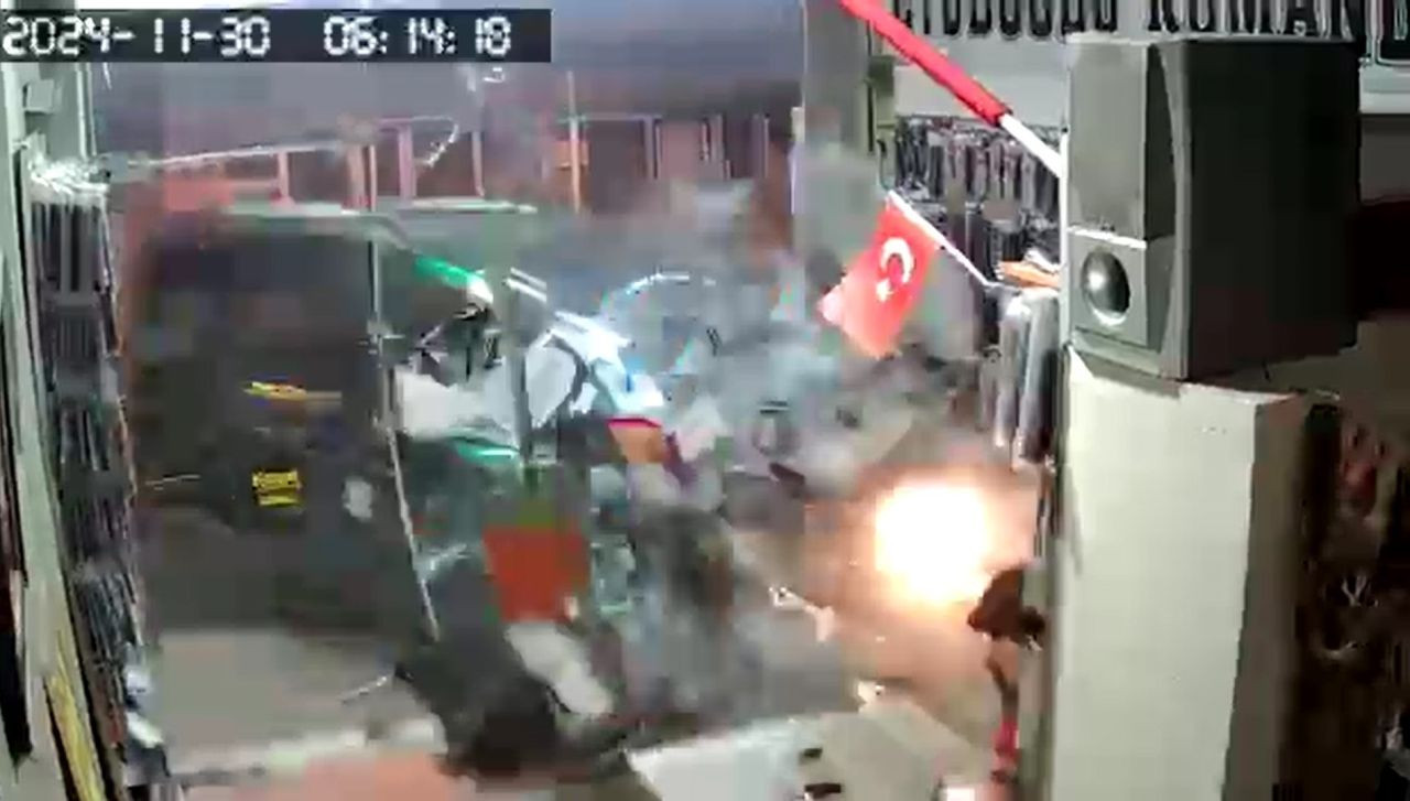 Rize’de hafif ticari araç iş yerine girdi o anlar güvenlik kamerasına yansıdı - Sayfa 7