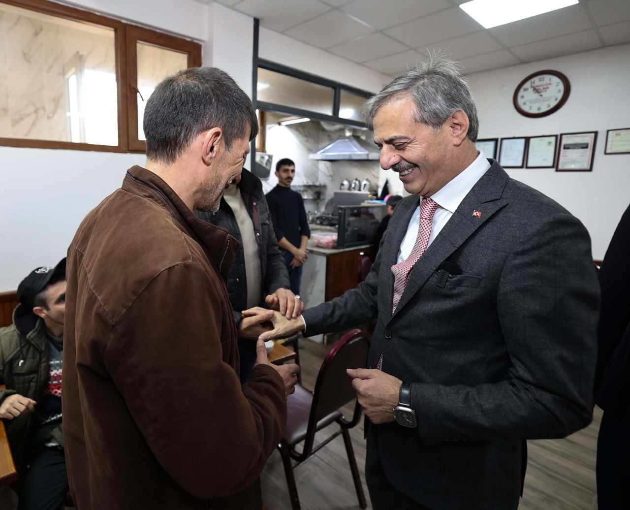 Yusuf Alemdar, Karapürçek'te Halkla Kucaklaştı: “Birlik, beraberlik ve kardeşlikle her mahalleye dokunacağız” - Sayfa 1