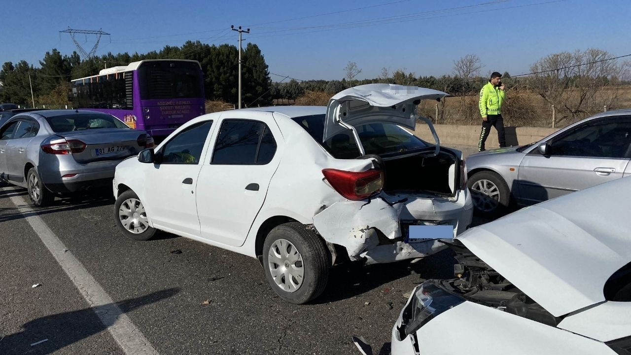 Diyarbakır’da 4 Otomobilin Karıştığı Kazada 5 Kişi Yaralandı!