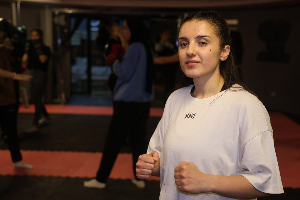 Futbolu Bırakıp Genç Yaşta Boks Antenörü Oldu - Sayfa 1