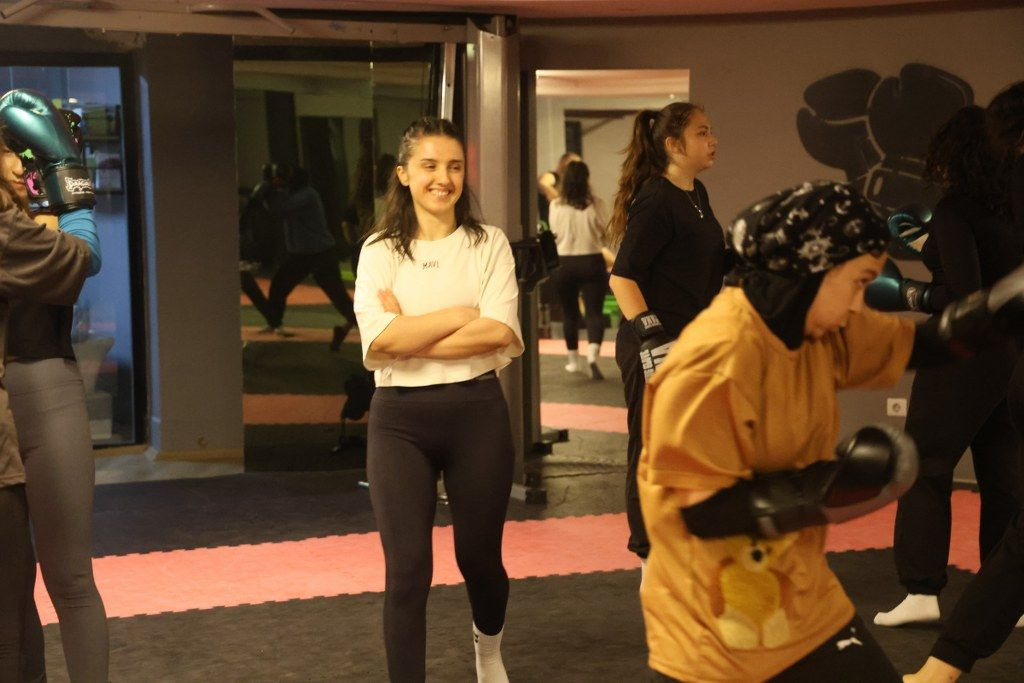 Futbolu Bırakıp Genç Yaşta Boks Antenörü Oldu - Sayfa 2