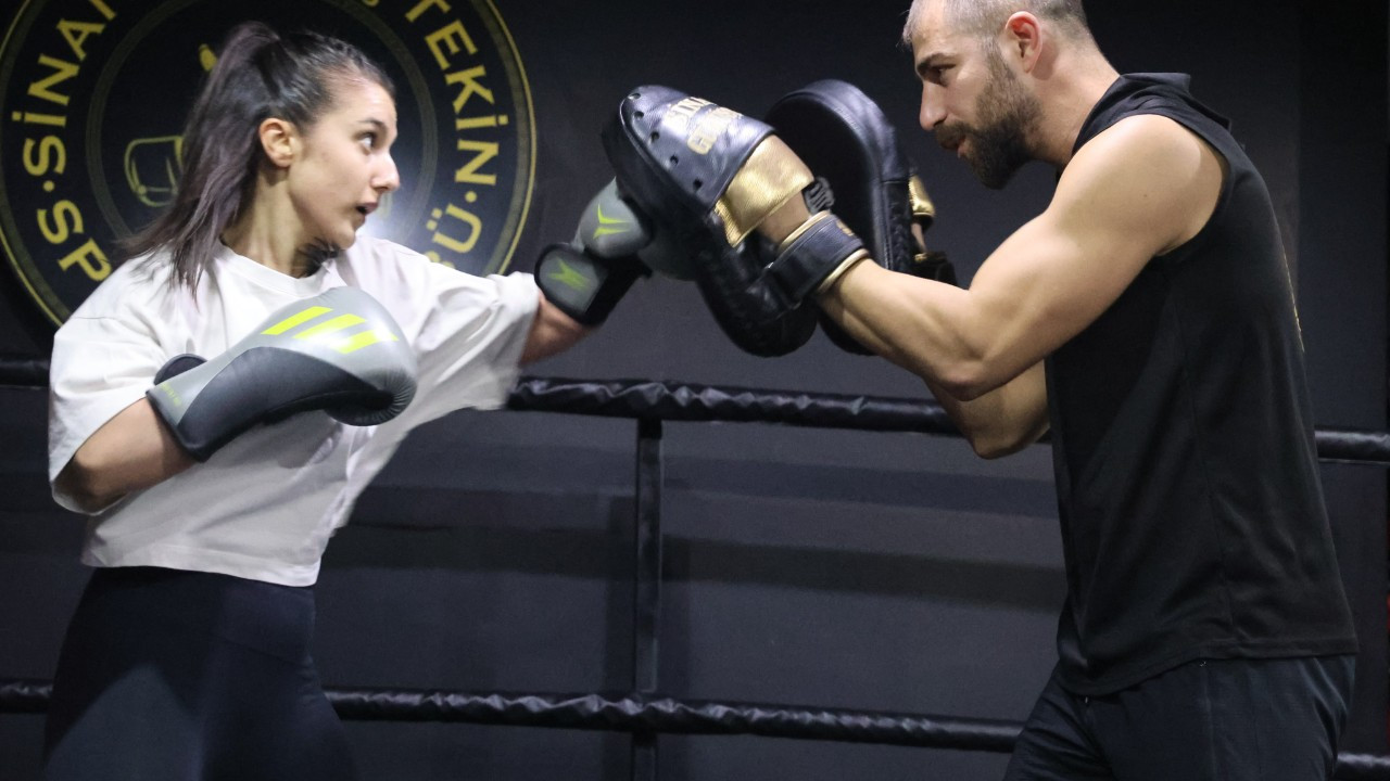 Futbolu Bırakıp Genç Yaşta Boks Antenörü Oldu