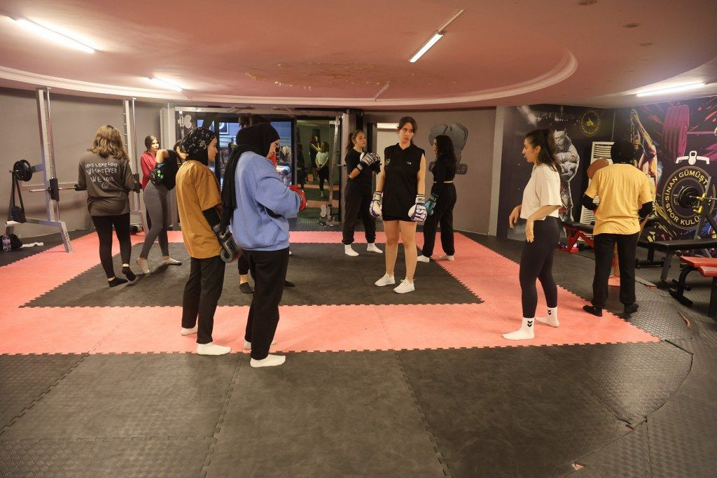 Futbolu Bırakıp Genç Yaşta Boks Antenörü Oldu - Sayfa 5