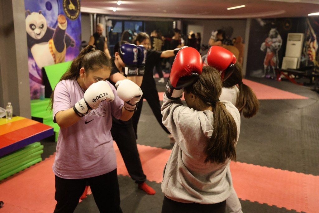 Futbolu Bırakıp Genç Yaşta Boks Antenörü Oldu - Sayfa 6