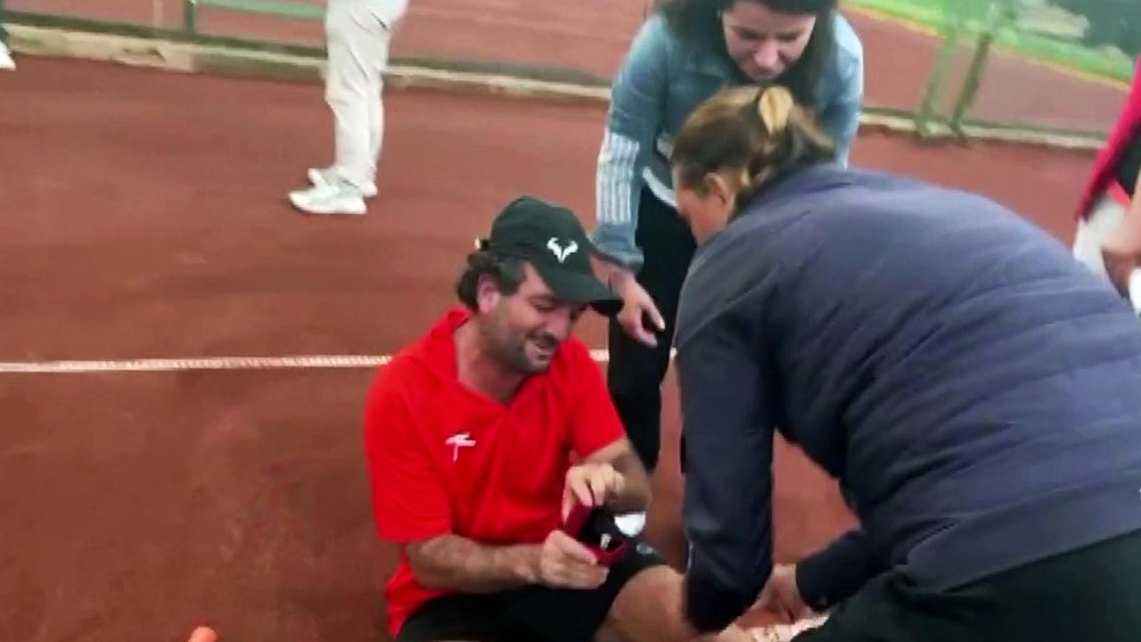 Tenis Kortu'nda Sakatlanma Numarası Yaptığı Sevgilisine Evlenme Teklifi Etti! - Sayfa 2