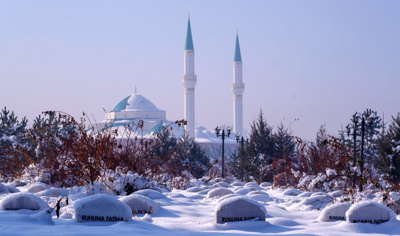 Erzurum buz tuttu, sokak çeşmeleri dondu - Sayfa 9