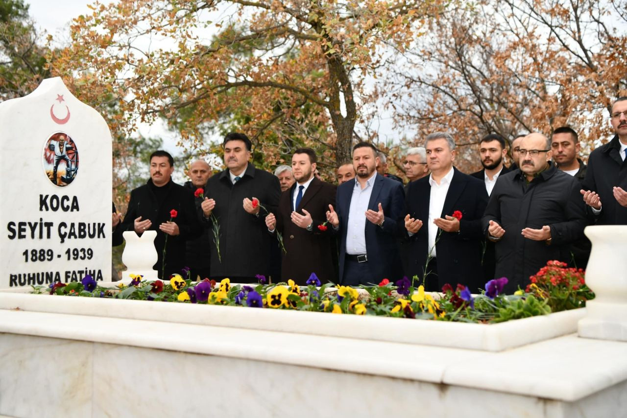 Çanakkale Kahramanı Seyit Onbaşı, mezarı başında anıldı - Sayfa 1