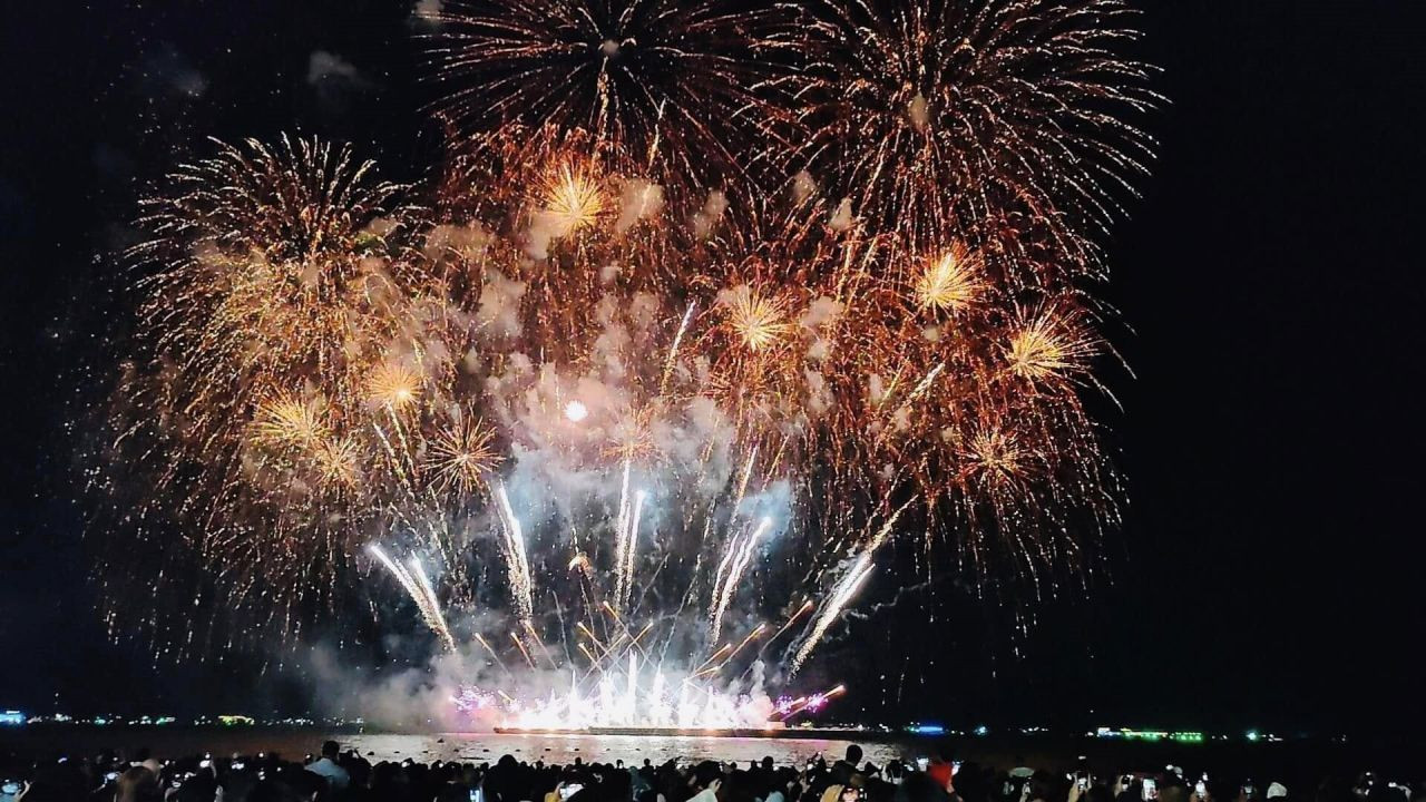 Tayland’da Havai Fişek Festivali Görsel Şölen Sunarak Binlerce Turisti Ağırladı - Sayfa 3