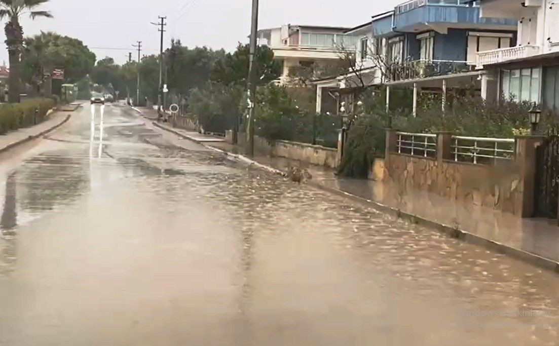 Ayvalık’ta Sağanak Yağış Hayatı Olumsuz Etkiledi - Sayfa 2