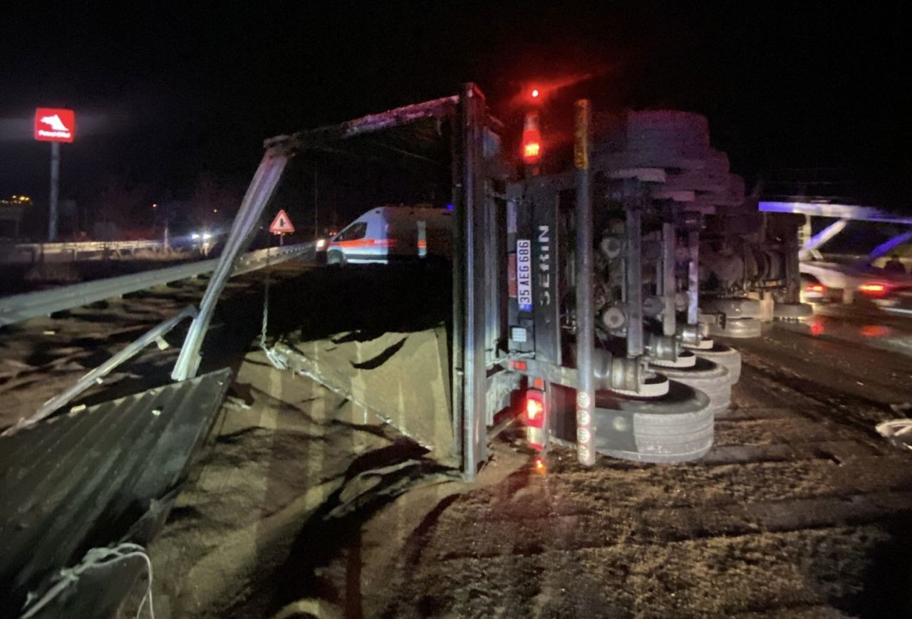 Susurluk’ta Tır Devrildi: Sürücü Hastaneye Kaldırıldı - Sayfa 2