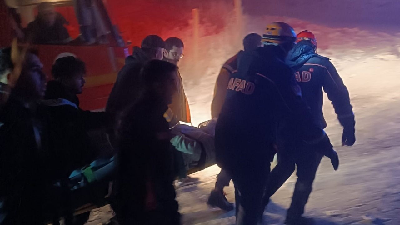 Muş'ta Otomobil Şarampole Yuvarlandı: 1 Yaralı