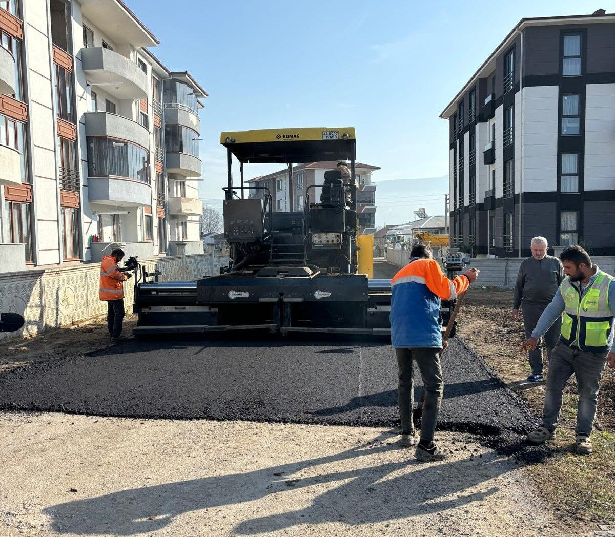 Hendek’te Üç Mahalle Daha Sıcak Asfaltla Buluştu - Sayfa 1