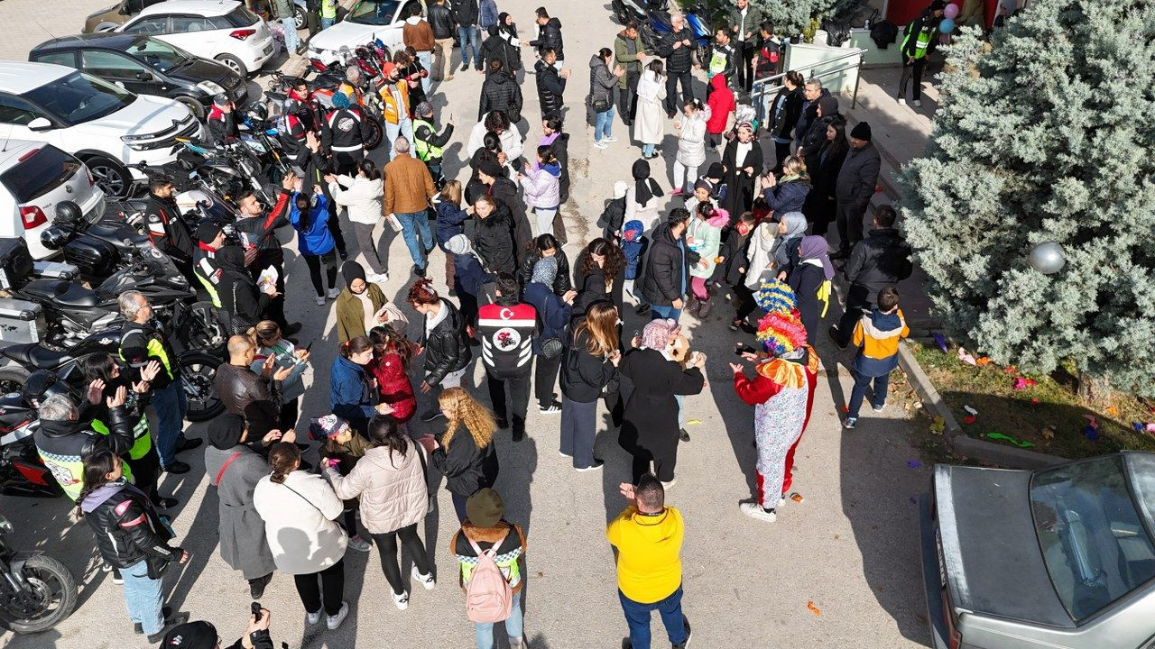 Down sendromlu çocuklar için, Motosiklet kulübü üyeleri etkinlik düzenledi - Sayfa 1