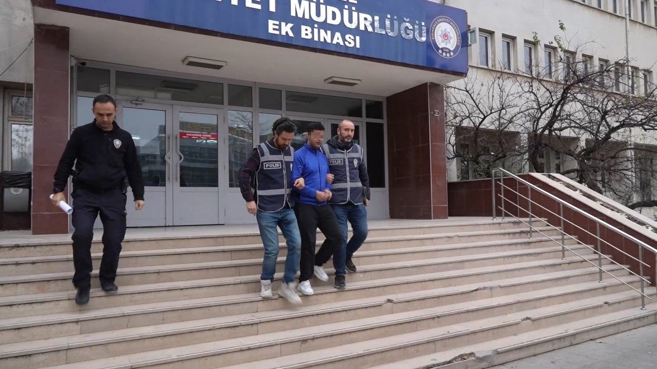 Polisten Kaçamadı: Firari Hükümlü Bazada Saklanırken Yakalandı