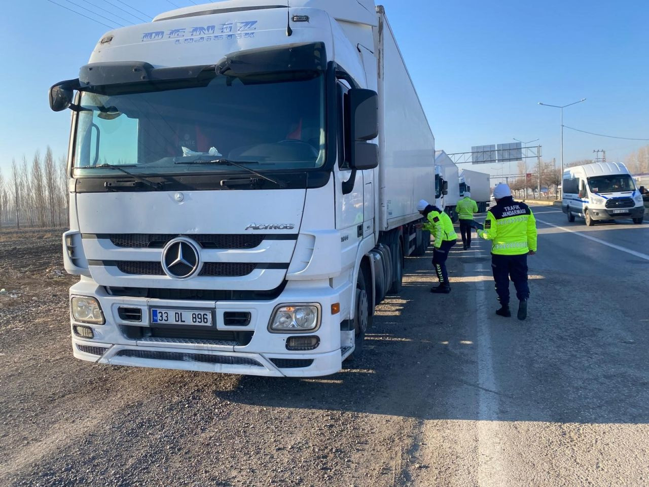 Erciş’te Kış Lastiği Denetimi: Ceza Yağdı, 5 Araç Trafikten Men Edildi - Sayfa 1