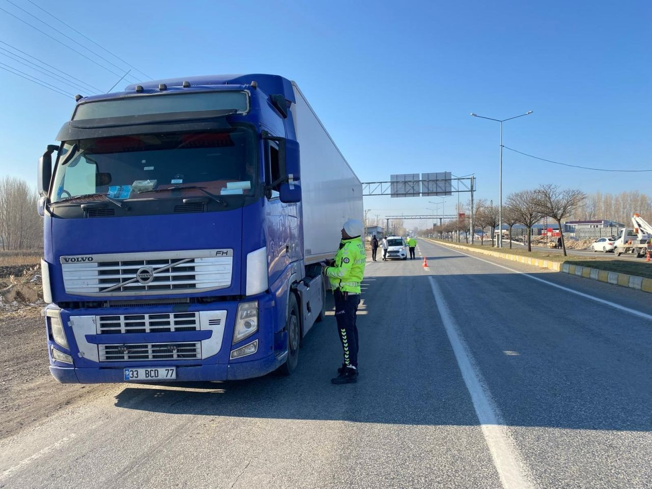 Erciş’te Kış Lastiği Denetimi: Ceza Yağdı, 5 Araç Trafikten Men Edildi - Sayfa 2