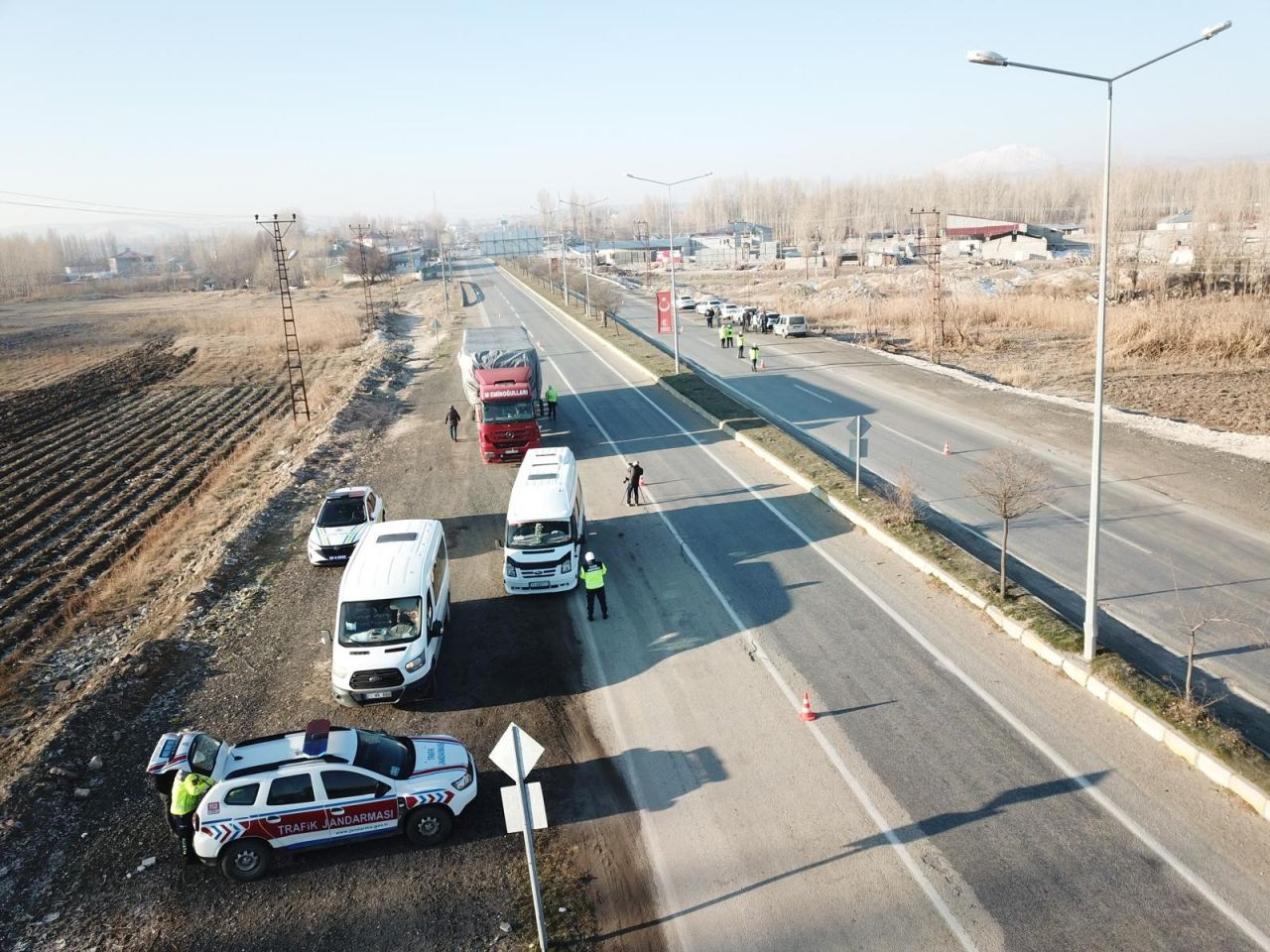 Erciş’te Kış Lastiği Denetimi: Ceza Yağdı, 5 Araç Trafikten Men Edildi - Sayfa 3