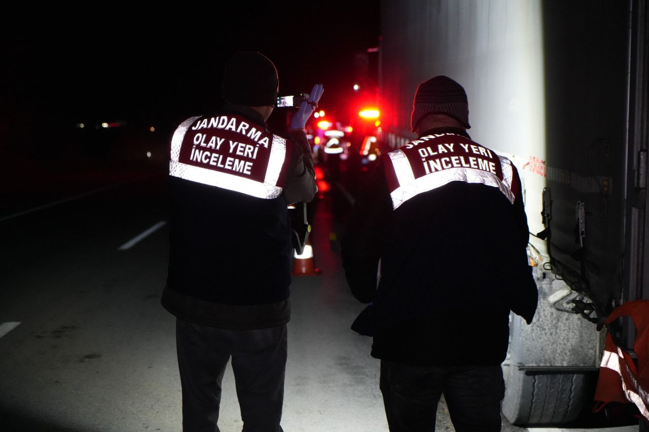 Edirne’de Tamir Bekleyen Tır Sürücüsüne Tır Çarptı: Hayatını Kaybetti - Sayfa 1