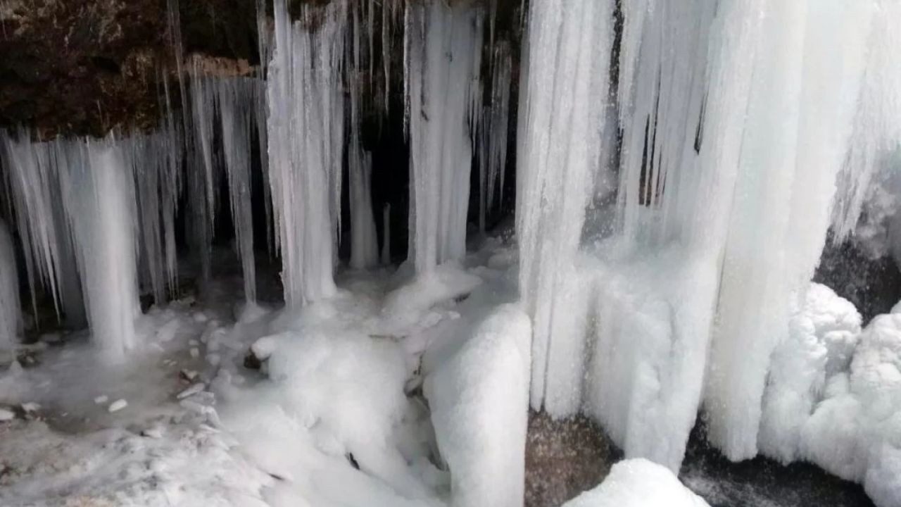 Bayburt'ta Eksi 20 Dereceye düşen Hava, Şelaleyi Buz Tutturdu! - Sayfa 4