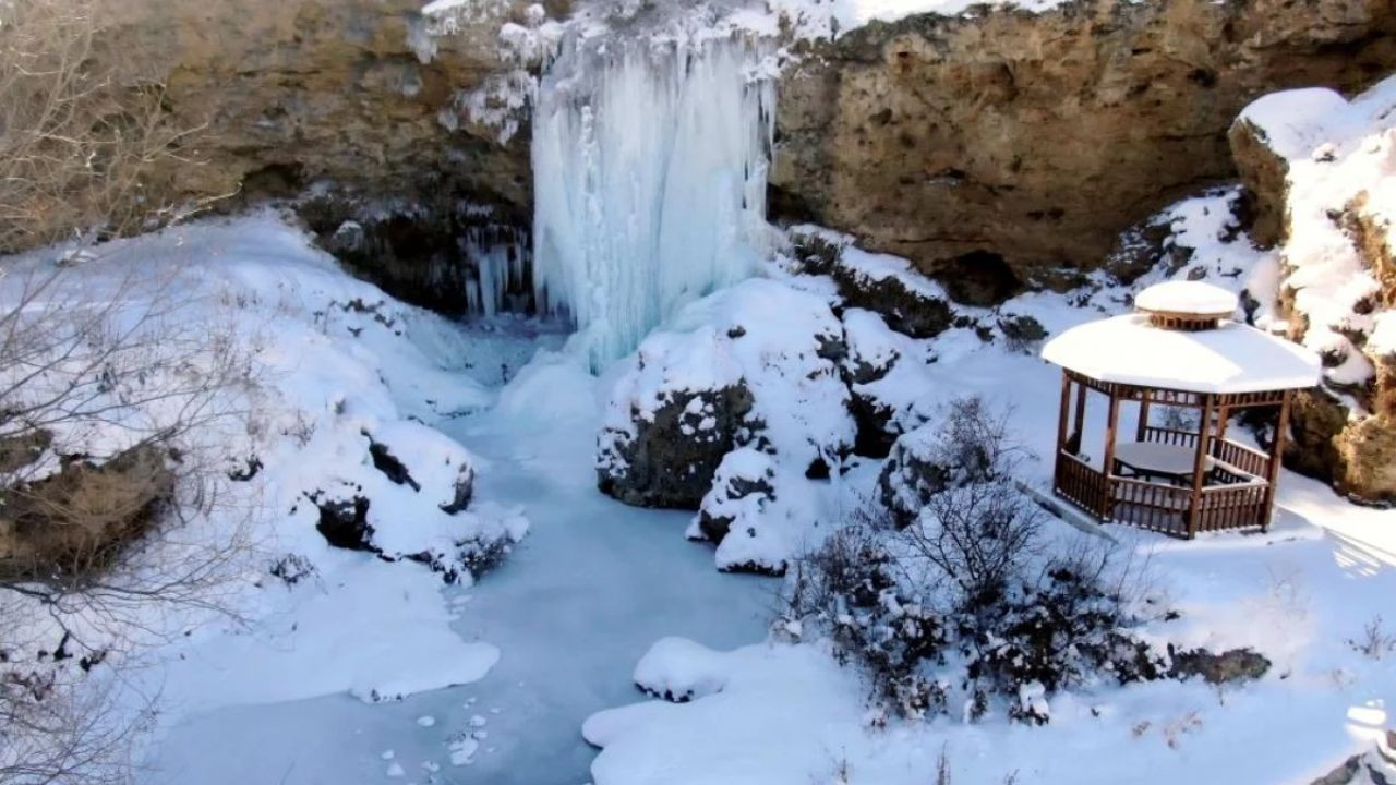 Bayburt'ta Eksi 20 Dereceye düşen Hava, Şelaleyi Buz Tutturdu! - Sayfa 2