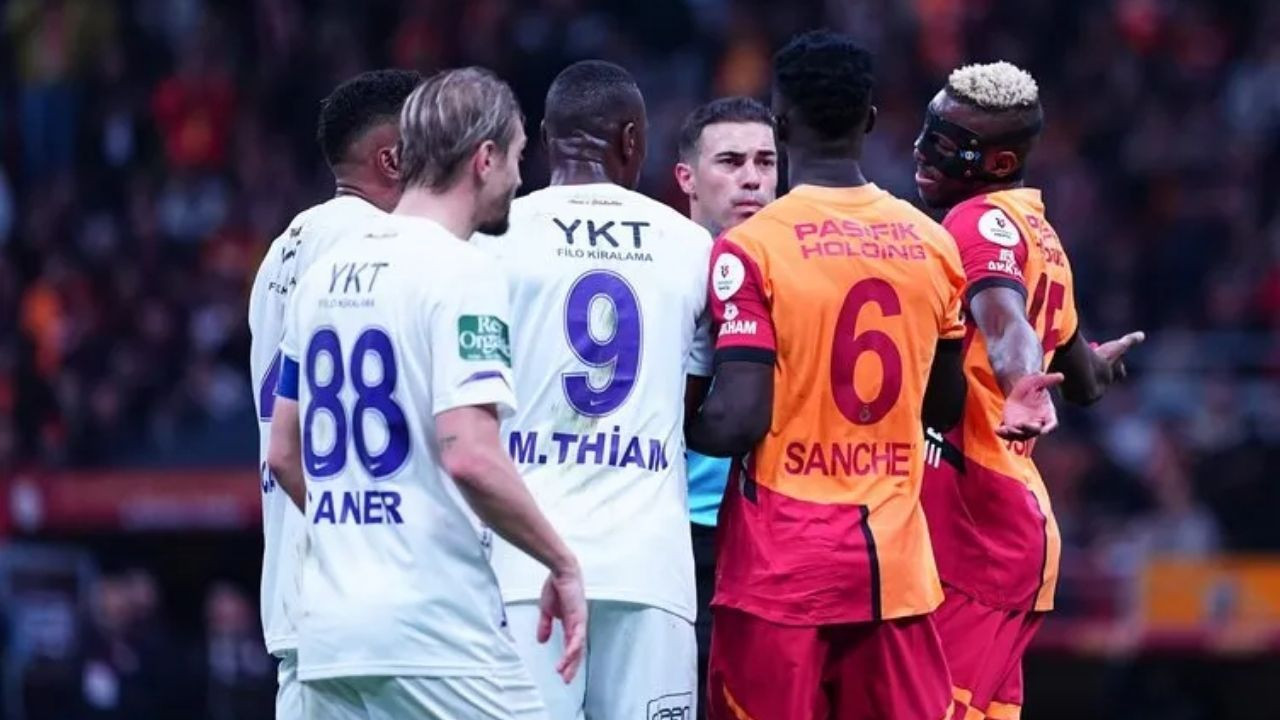 Galatasaray'da Yaşanan Sakatlıklar İle Sistemde Değişikliğe Gidiliyor - Sayfa 4