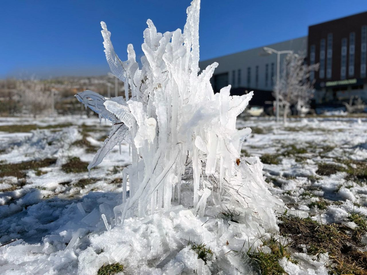 Yozgat’ta Soğuk Hava Buz Sarkıklarıyla Görsel Şölene Dönüştü - Sayfa 1