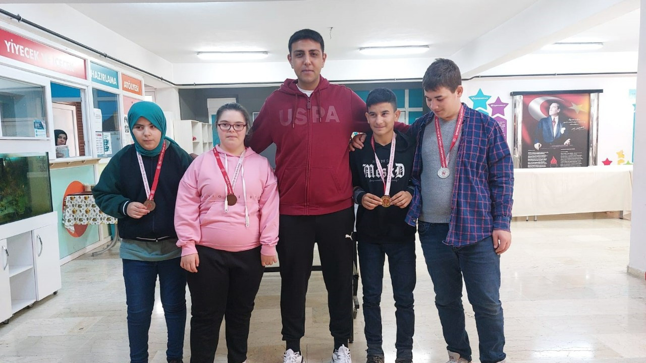 Gün boyu spor yaptılar hepsi madalya kazandı