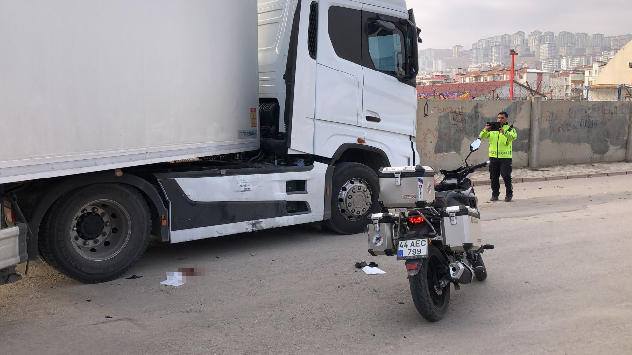 Elazığ'da Tır İle Çarpışan Motosikletli Yaralandı - Sayfa 1