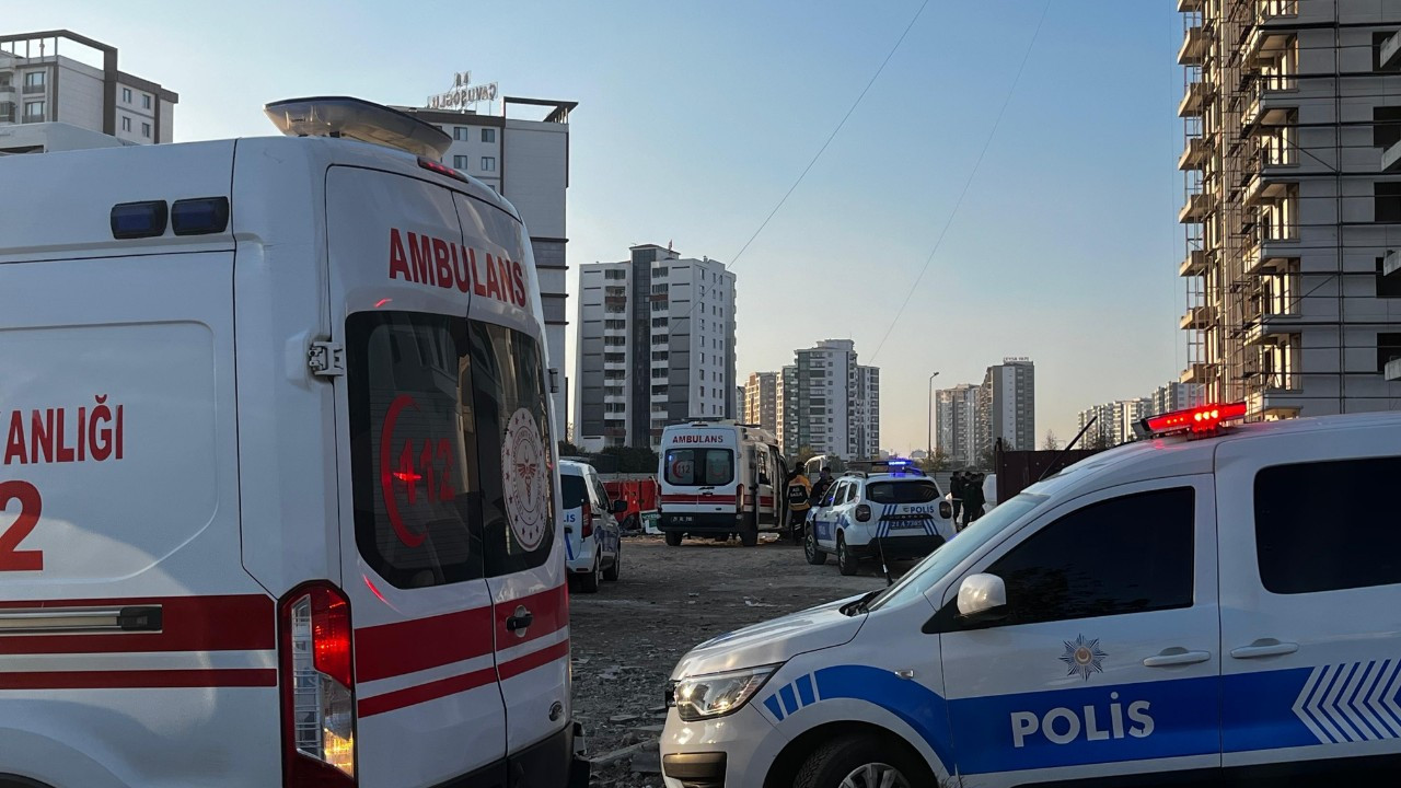 Diyarbakır'da İnşaatta 13. Kattan Düşen İşçi Hayatını Kaybetti; Ailesi Sinir Krizi Geçirdi