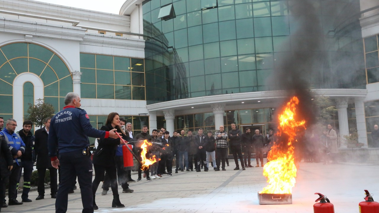 Serdivan Belediyesi' nden uygulamalı yangın eğitimi