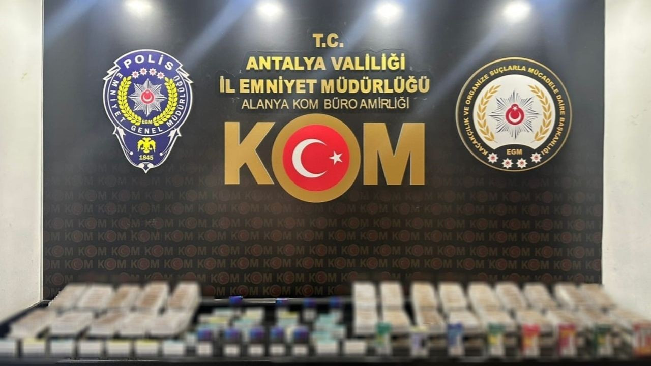 Antalya'da Kaçak Silah Ve Tefecilik Suçundan 4 Kişi Tutuklandı!