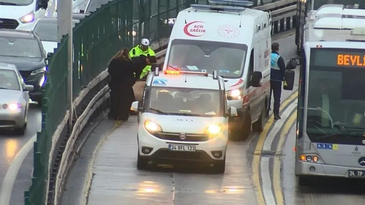 Esenyurt'ta Yolcu Metrobüsten Düştü! İşte O Anlar.. - Sayfa 1