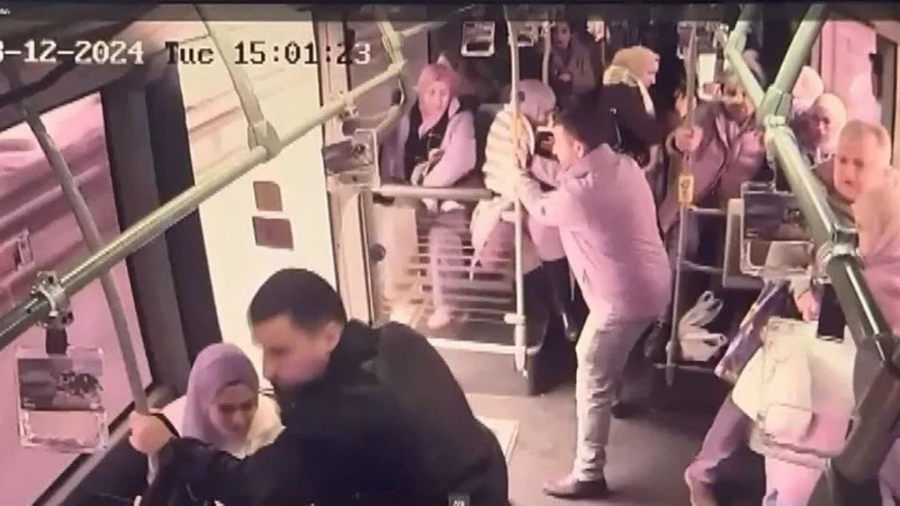 Esenyurt'ta Yolcu Metrobüsten Düştü! İşte O Anlar.. - Sayfa 7