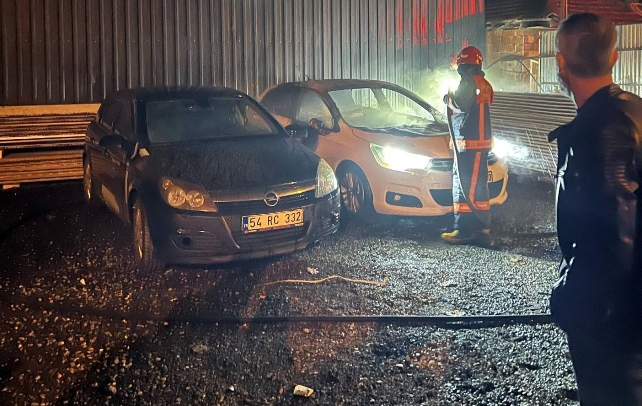 Park halindeki otomobil alev aldı: 2 yaralı - Sayfa 3