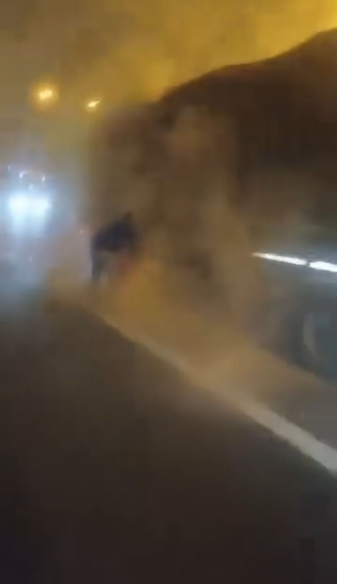 Lastiği Tutuşan Tırı Hızlı Müdahale İle Kül Olmaktan Kurtardılar - Sayfa 1