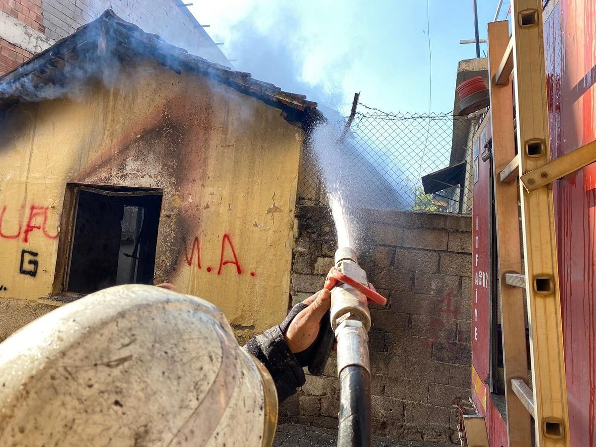 Kırıkhan'da Metruk Binada Yangın Çıktı! - Sayfa 2