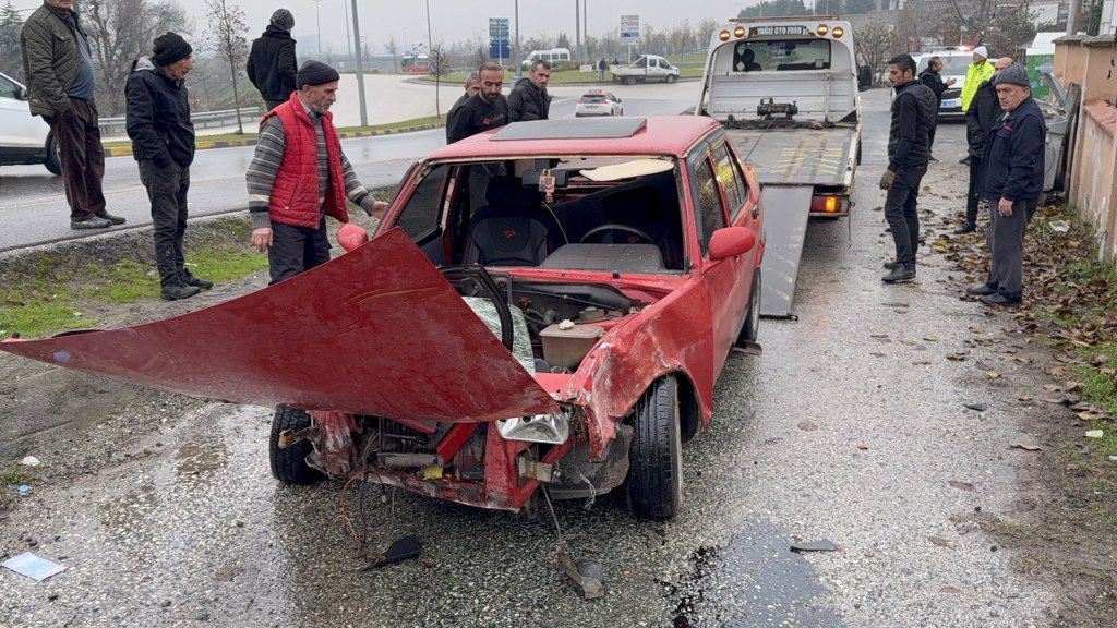 Düzce'de Kontrolden Çıkan Araç Bahçe Duvarını Yıktı: 3'ü Çocuk 5 Kişi Yaralandı! - Sayfa 6