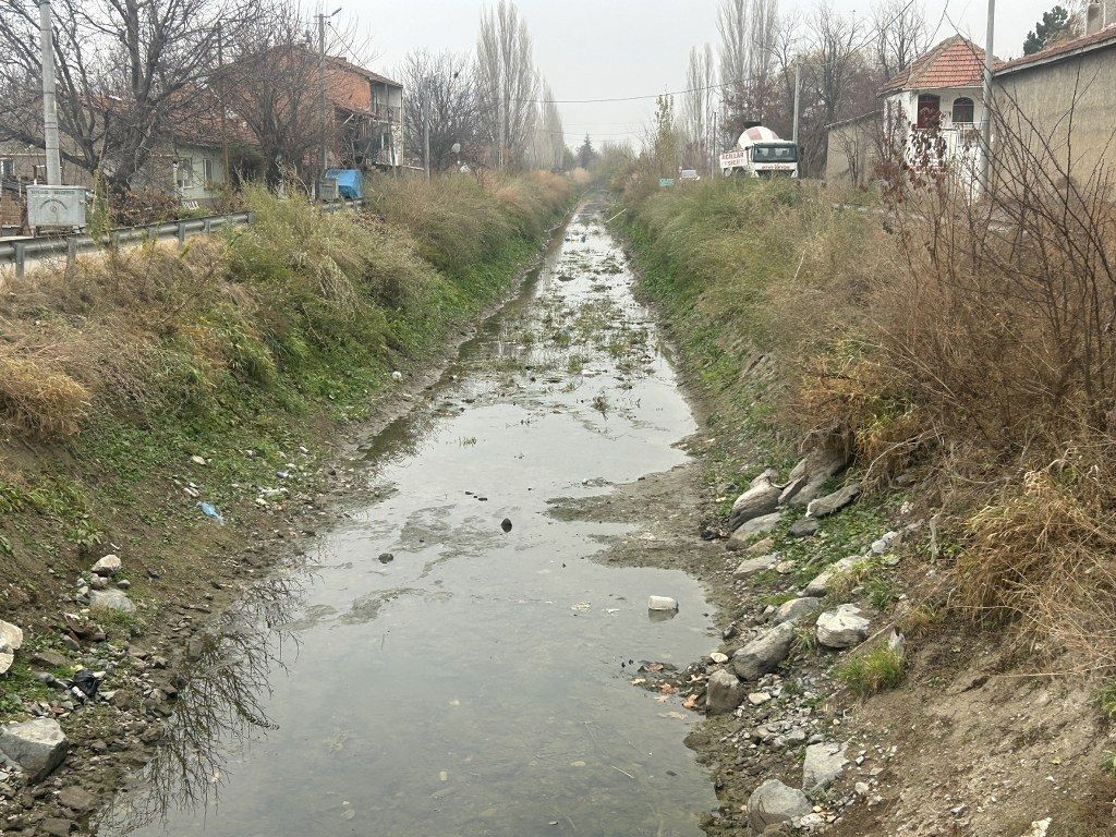 Yeşiltepe’te Kanal Çöplükten Geçilmiyor - Sayfa 1