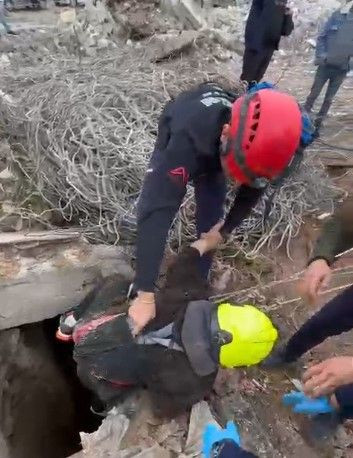 12 Metre Derinlikteki Su Kuyusuna Düşen Şahsı, İtfaiye Kurtardı - Sayfa 2