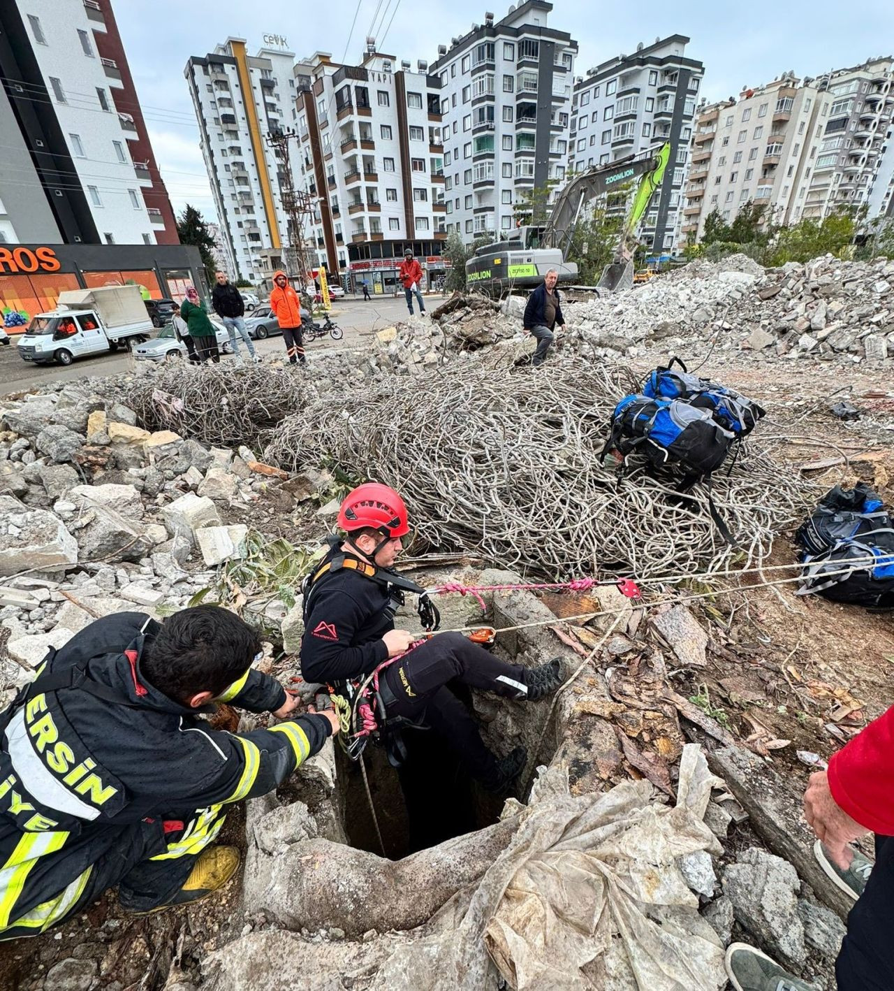 12 Metre Derinlikteki Su Kuyusuna Düşen Şahsı, İtfaiye Kurtardı - Sayfa 4