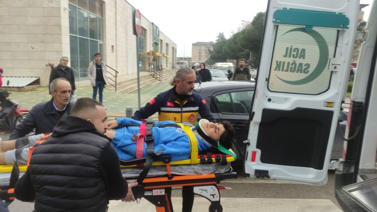 Bursa'da Motosiklet Hafif Ticari Araca Çarptı: 2 Yaralı - Sayfa 6