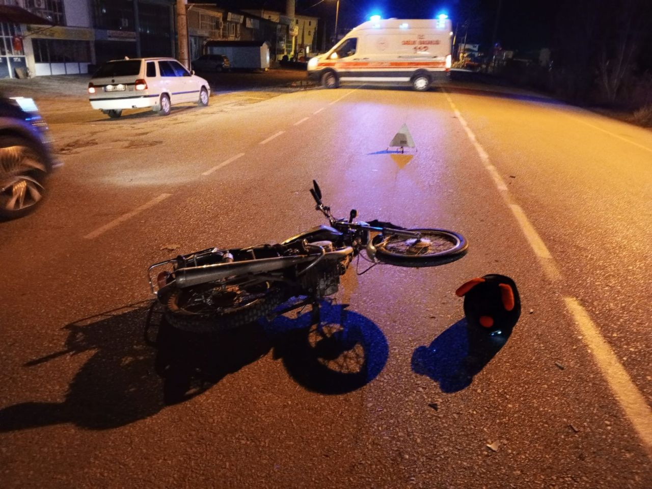 Eğirdir’de Otomobil ve Motosiklet Çarpıştı: 1 Yaralı - Sayfa 1