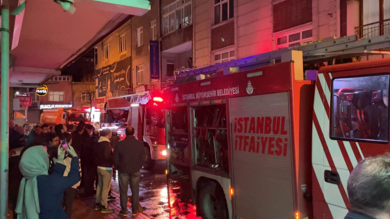 Bağcılar’da Çatı Katı Yangını: Tüp Patladı, Mahallede Panik Yaşandı