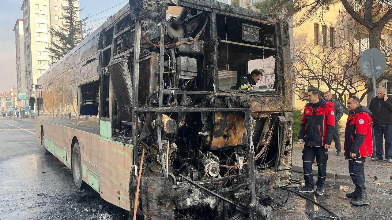 Kayseri'de Halk Otobüsü Alev Alev Yandı!