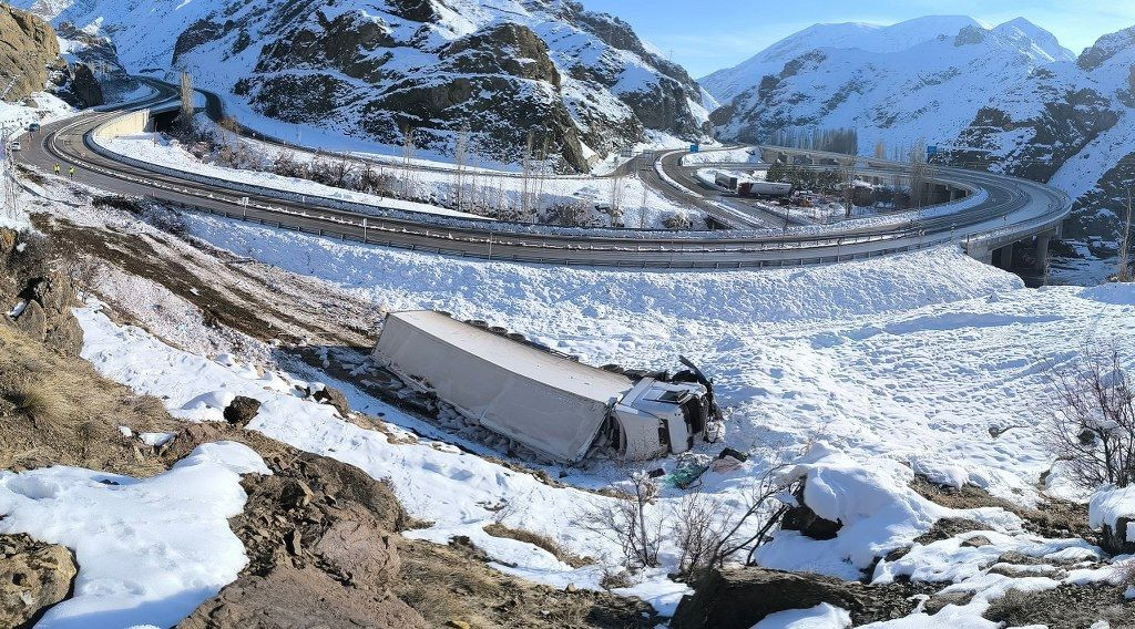 Oltu Yol Ayrımında Bir Kaza Daha: TIR Şarampole Yuvarlandı - Sayfa 7