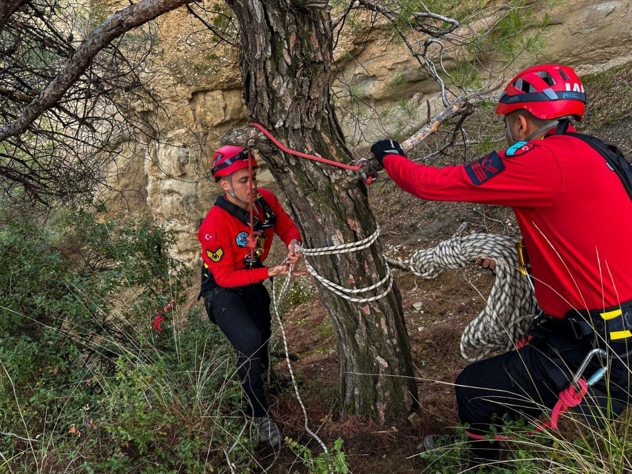 Manisa'da Kayıp Olarak Aranan Adamın Cesedi Uçurumda Bulundu! - Sayfa 6
