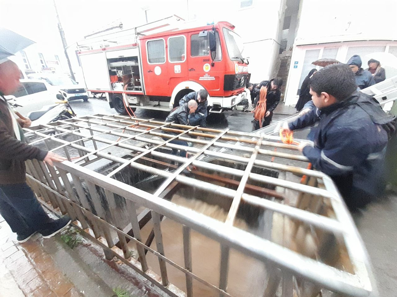 Muğla'da Bir Kişi Boğulmak Üzereyken Kurtarıldı - Sayfa 1